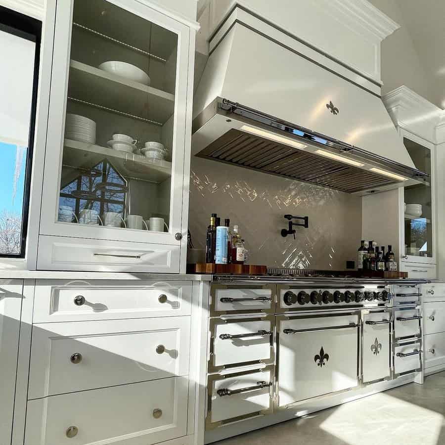 Country Style White Kitchen Cabinets Ideas L Atelier Paris