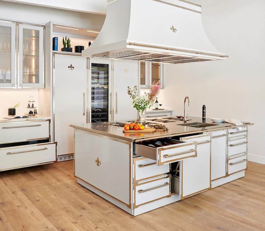 Country Style White Kitchen Cabinets Ideas L Atelier Paris