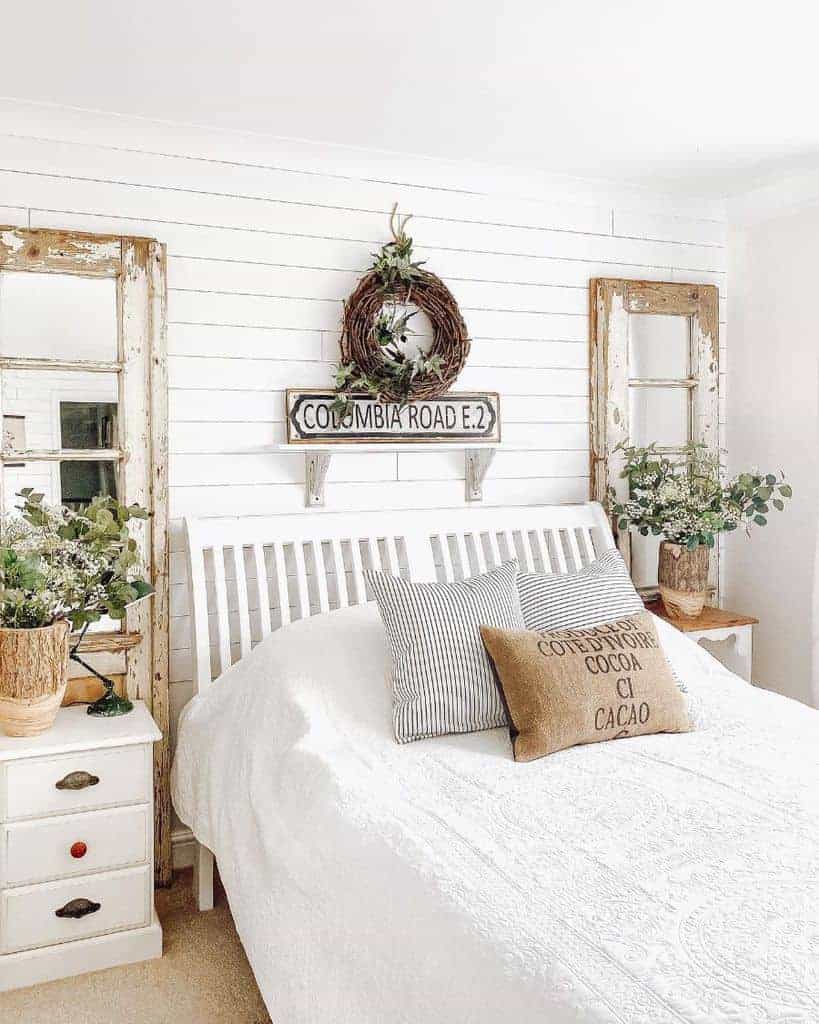 Rustic Bedroom Wall Decor Ideas