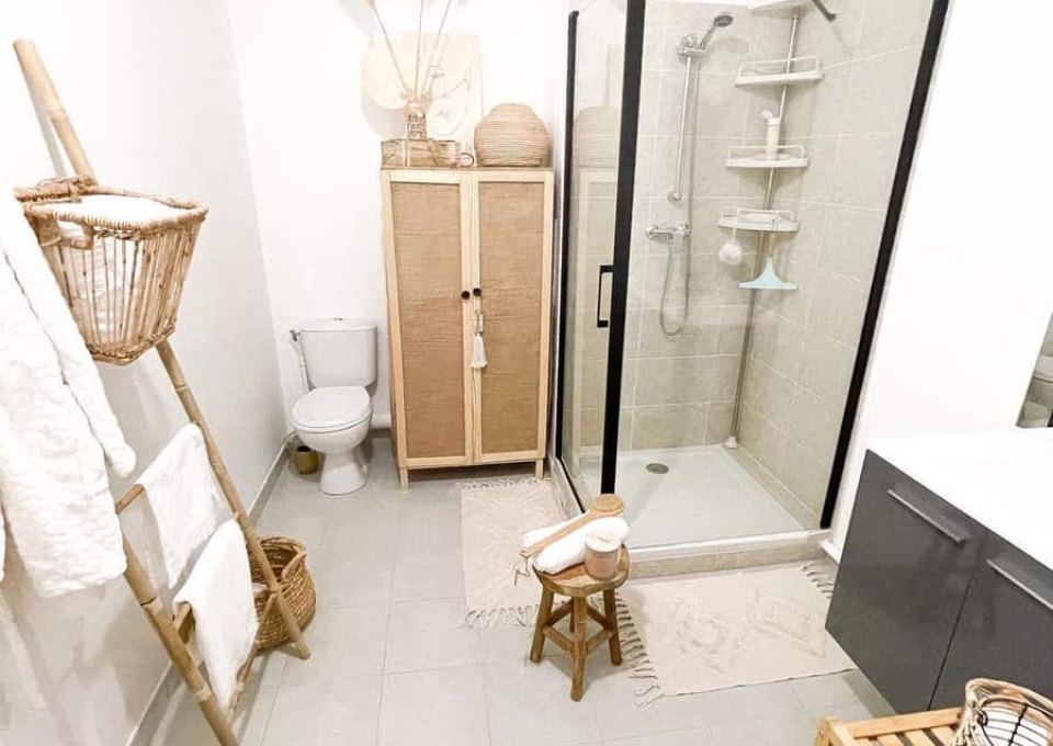 Stool Shower Storage Ideas Passionnee De Deco