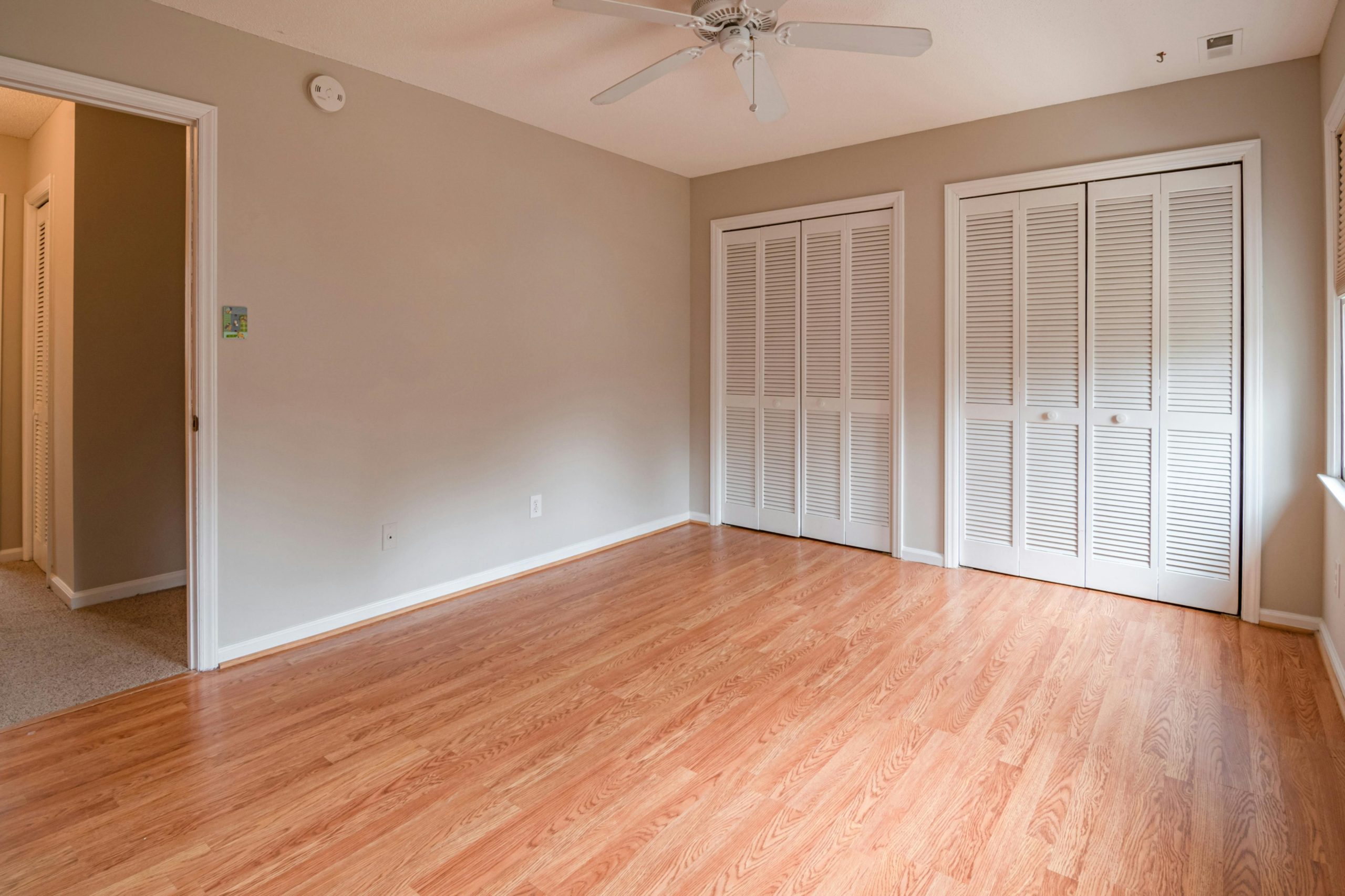 Benefits of Coordinating Wall Colors and Wood Floors