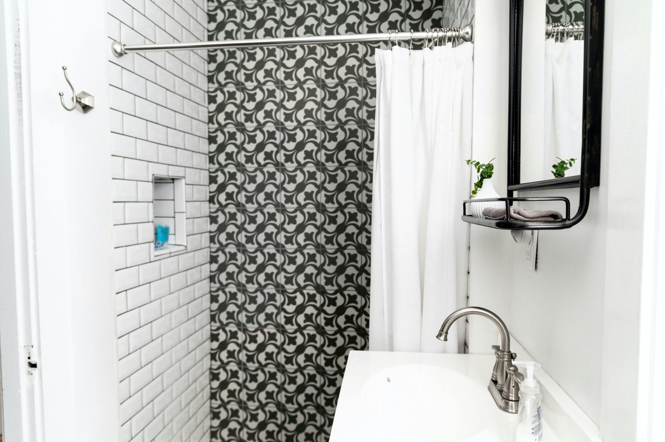 Factors to Consider When Choosing a Shower Curtain Liner