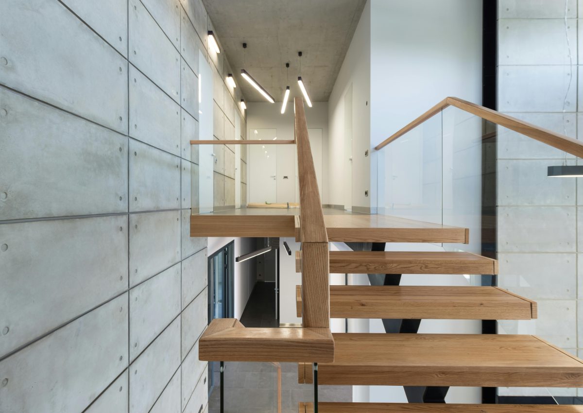 How to Choose the Right Materials for Your Loft Railing