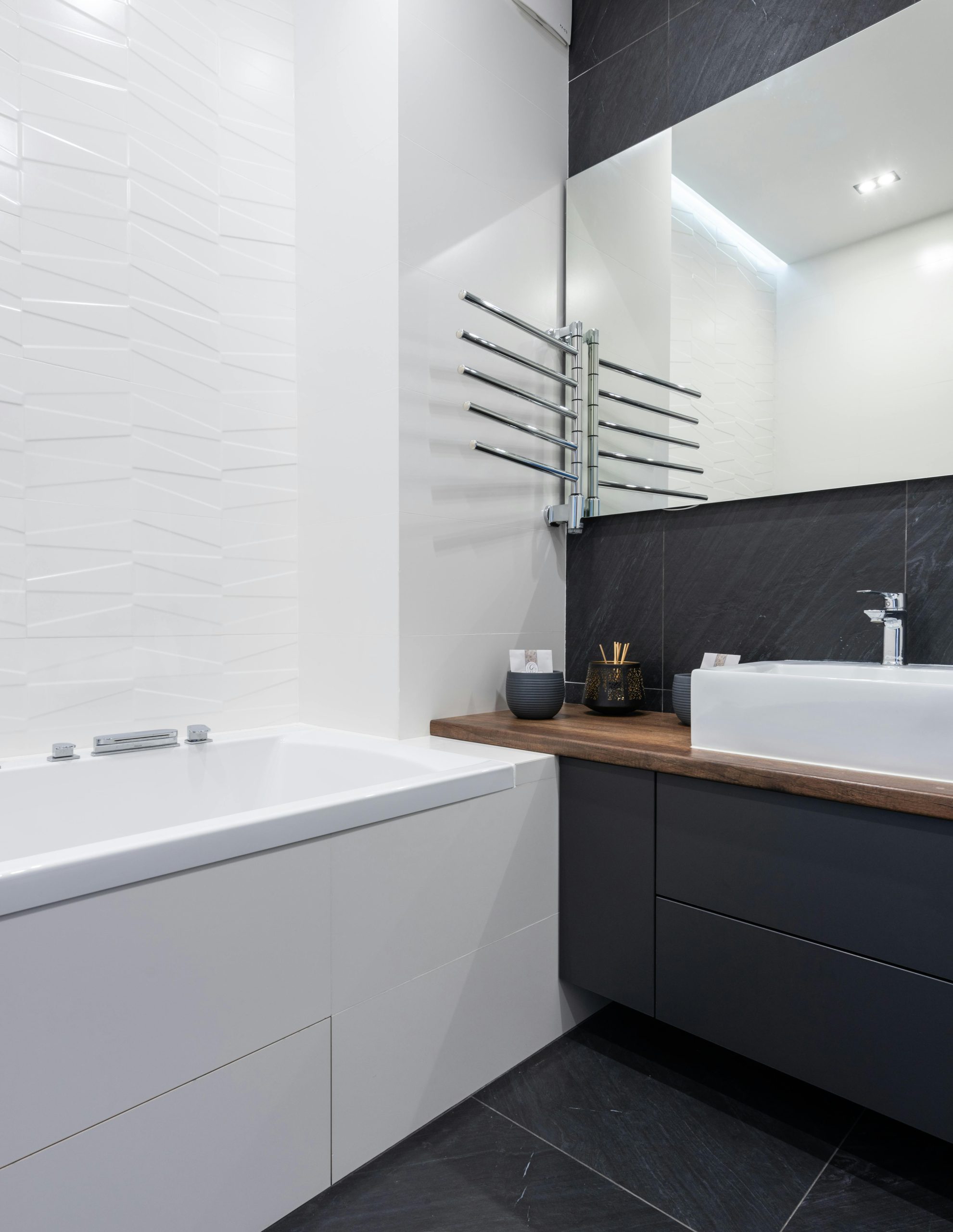 Introduction to Black and White Tile Bathrooms