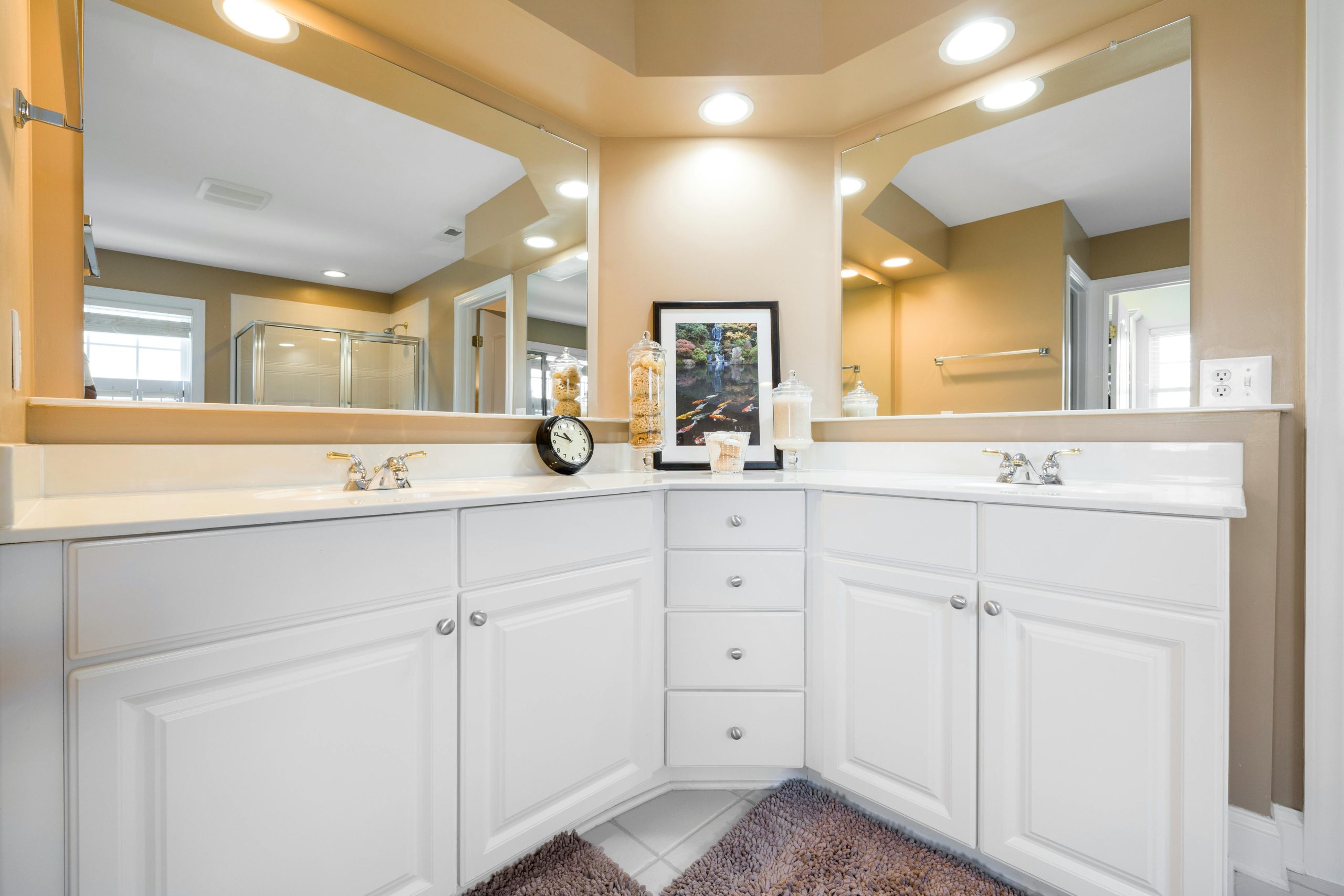 Advantages of Carefully Chosen Bathroom Mirrors