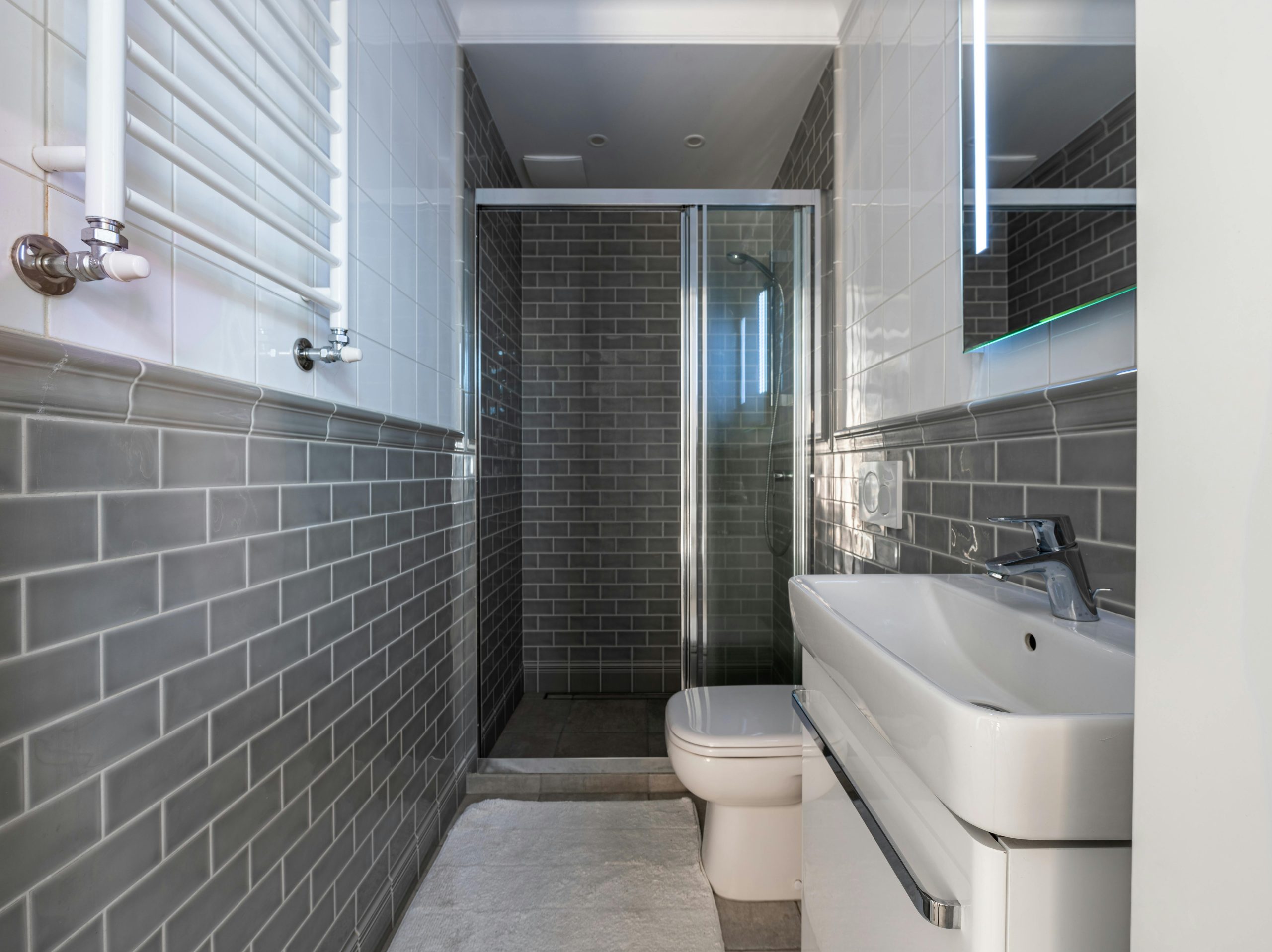 Advantages of Grey Bathroom Decor