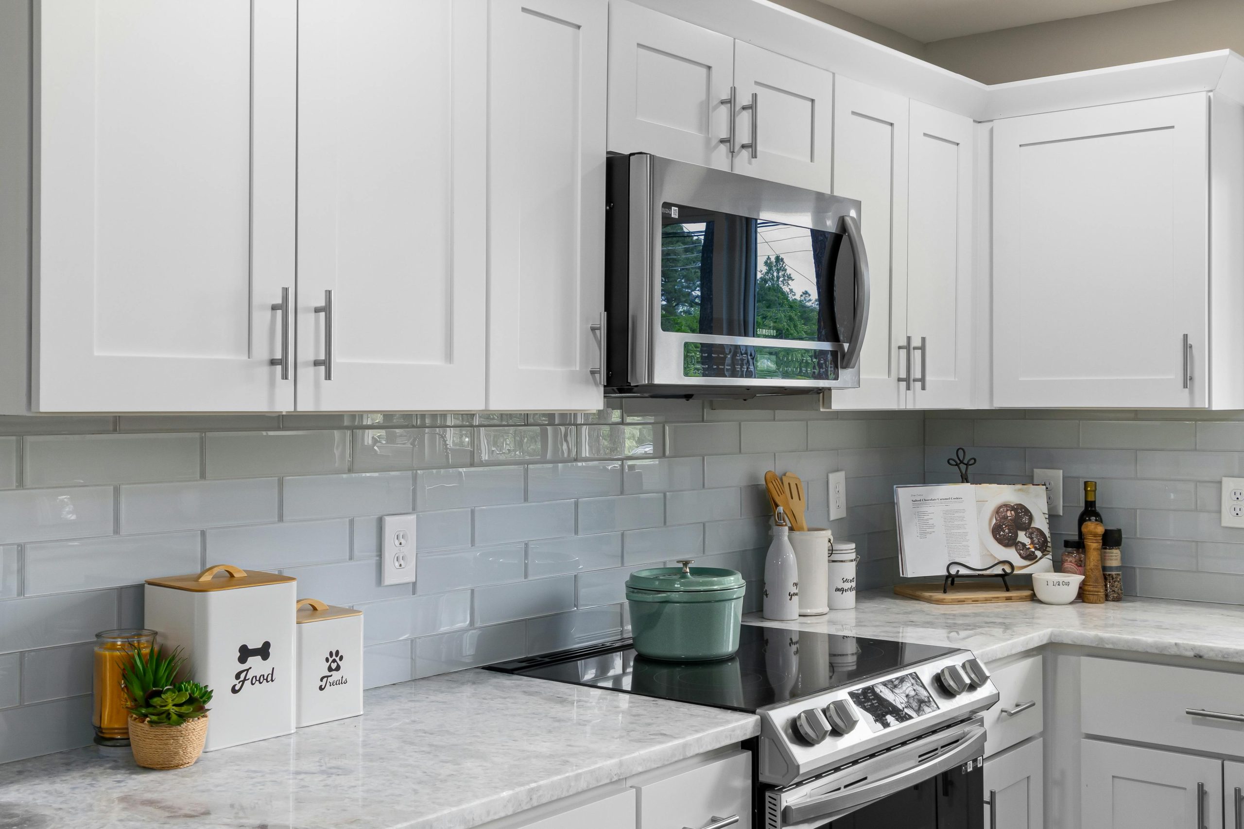 Advantages of Refreshing Your Kitchen Backsplash