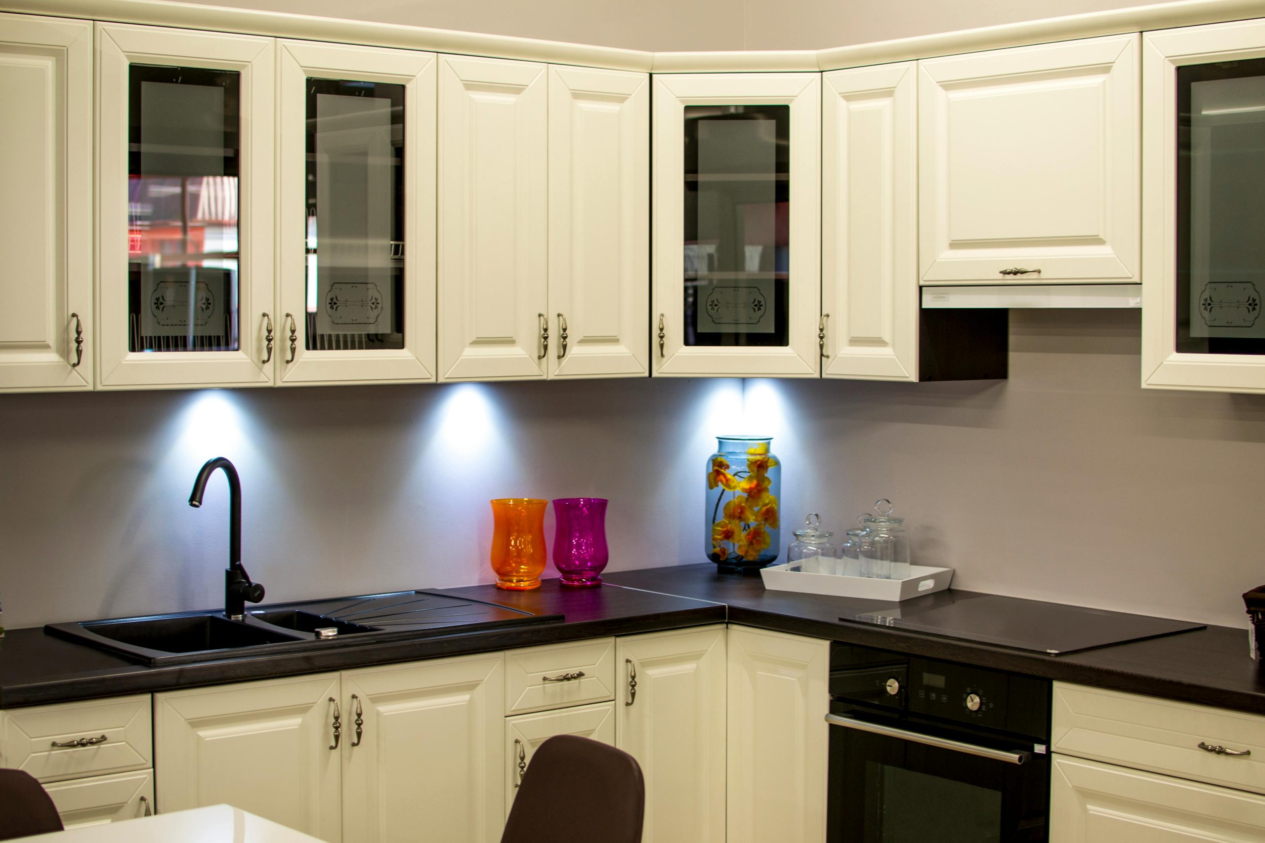 Benefits of Updating Kitchen Cabinet Colors