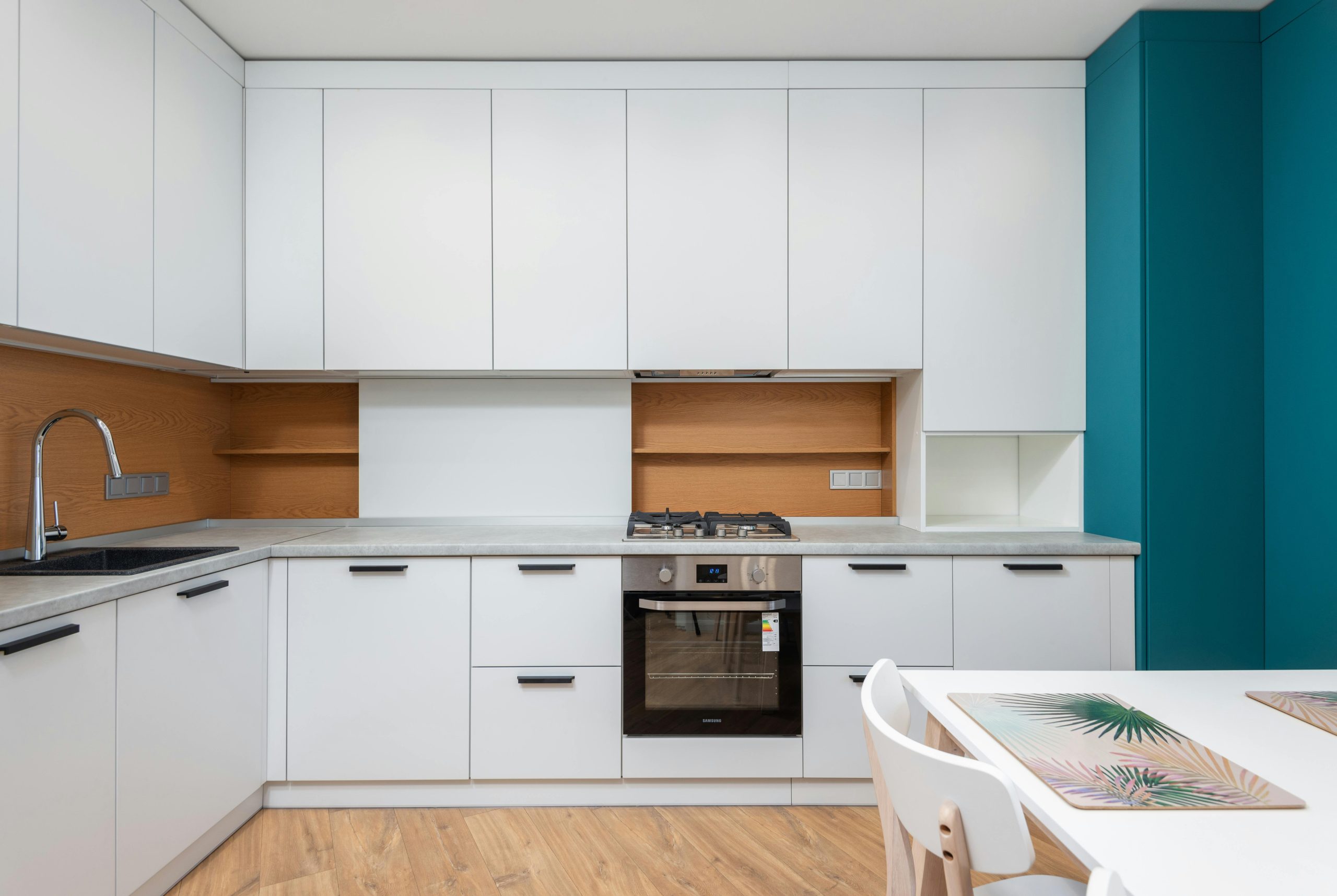 How to Choose the Right Cabinet Color for Your Kitchen