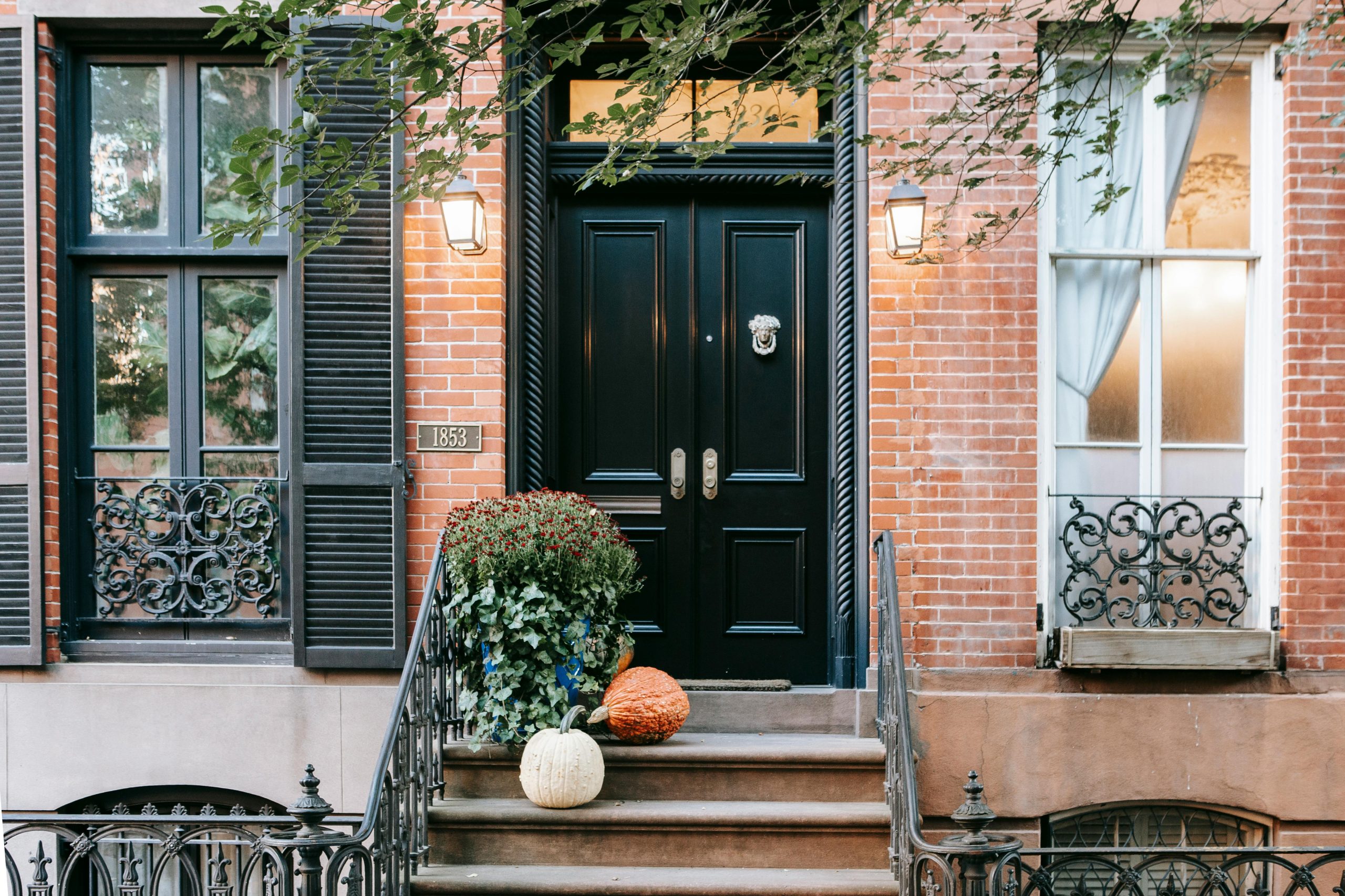 How to Choose the Right Front Porch Railing